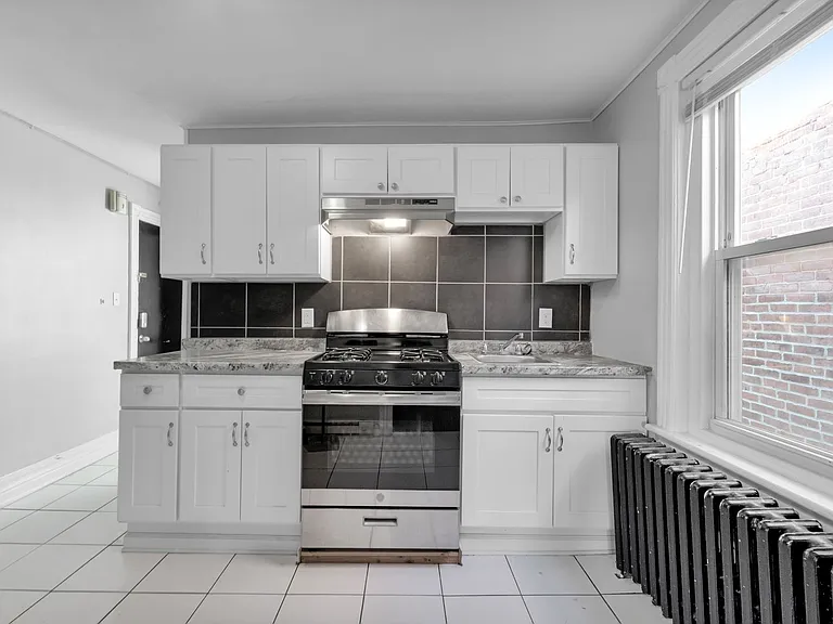 1409 W Linden St — Photo 8