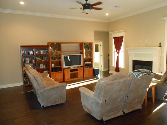 5th image of 551 Erble Ln