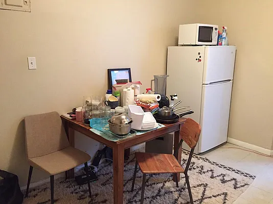 Rented by Salon Realty Corp | media 5
