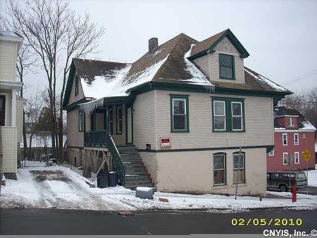 2nd image of 365 Richmond Ave
