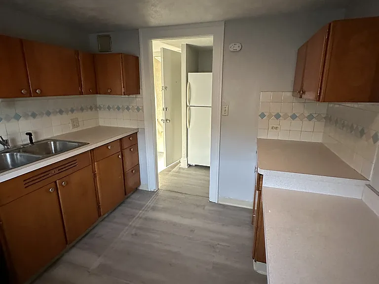 14724 Clifton Blvd #3 — Photo 5