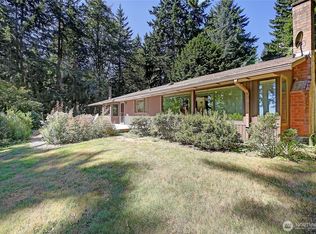 563 Waynes Ridge Cir, Camano Island, WA 98282