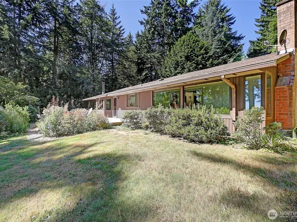 563 Wayne's Ridge Circle, Camano Island, WA 98282