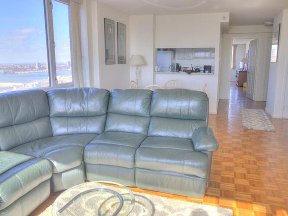 3rd image of 350 W 43rd St APT 41D