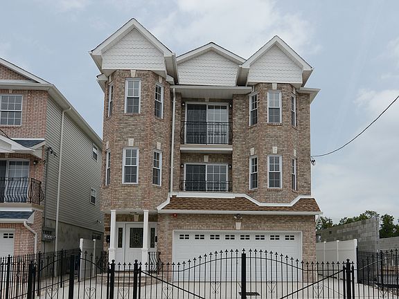 2nd image of 143 Bellair Pl