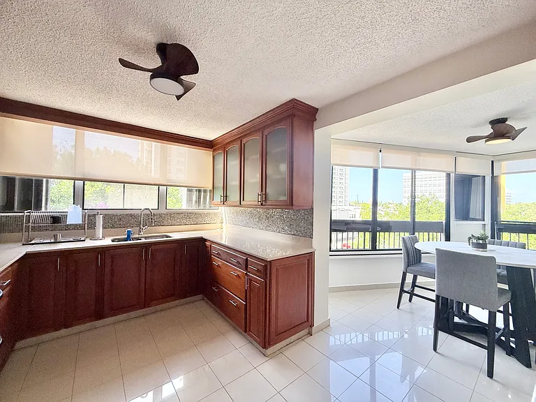 690 Teniente Cesar Luis Gonzalez Ave — Photo 22