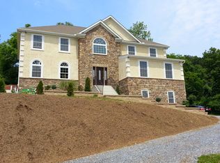 231 Old Delp Rd, Lancaster, PA 17601