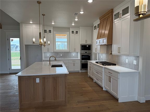 5th image of 3121 Bloomfield St