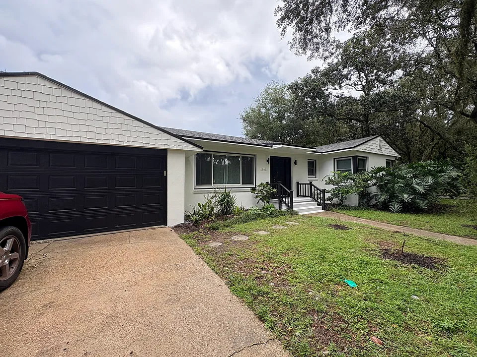 1860 Highland Dr