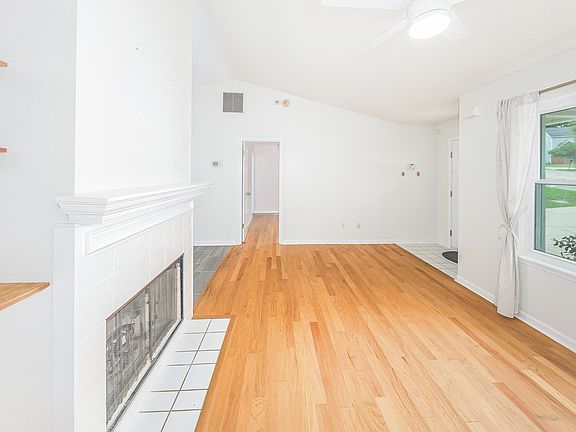4th image of 1361 Idlewild Dr