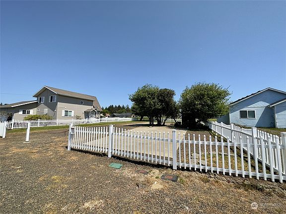 3rd image of 348 Canal Drive NE