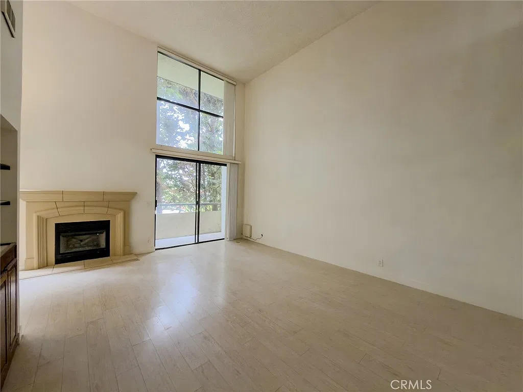 2 bed, 1300 sqft, $3,550 — Photo 2
