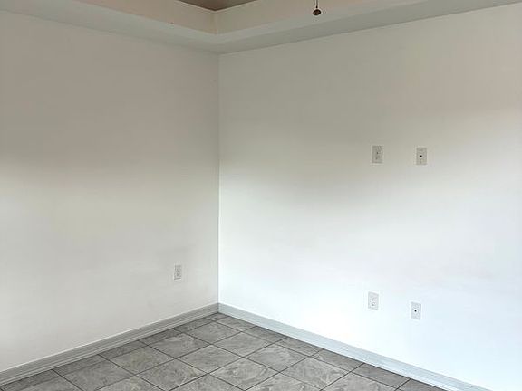 2nd image of 325 Clemente Ave #B