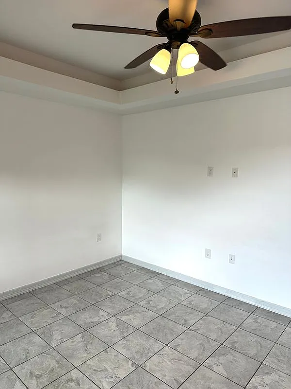 Building Photo - 325 Clemente Ave #B