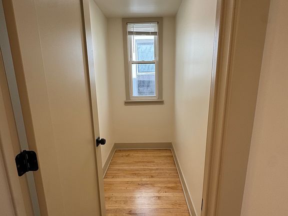 4th image of 3060 N Elbridge Ave #2