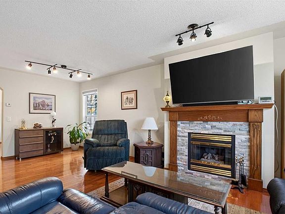 5th image of 302 W Mount McKenzie Gdns SE