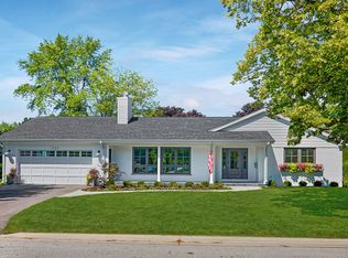 1344 Canterbury Ln, Glenview, IL 60025