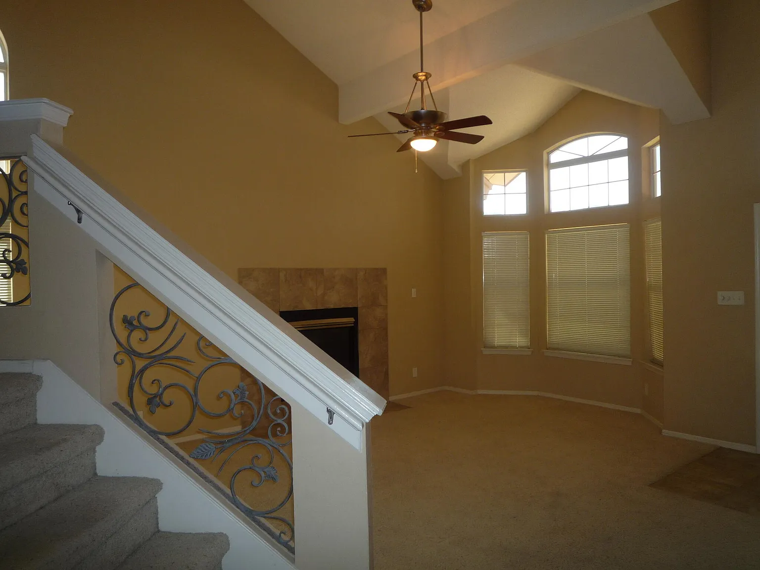 4 bed, 3.0 bath, 2156 sqft, $2,300 — Photo 3