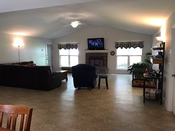 5th image of 1009 White Horse Ln
