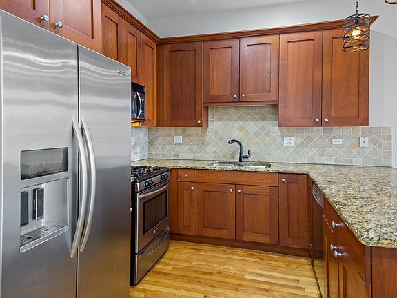 3rd image of 4700 N Western Ave APT 4H
