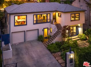 2940 N Beachwood Dr, Los Angeles, CA 90068