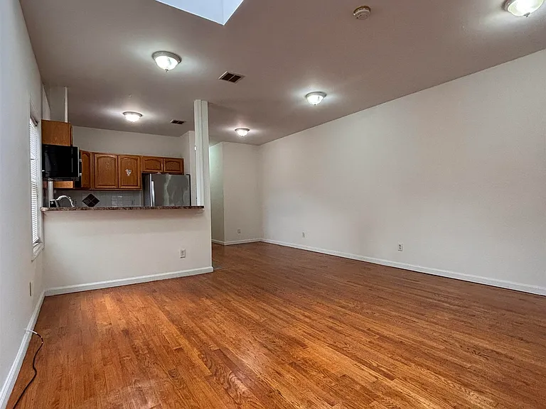 215 Delaware Ave — Photo 3
