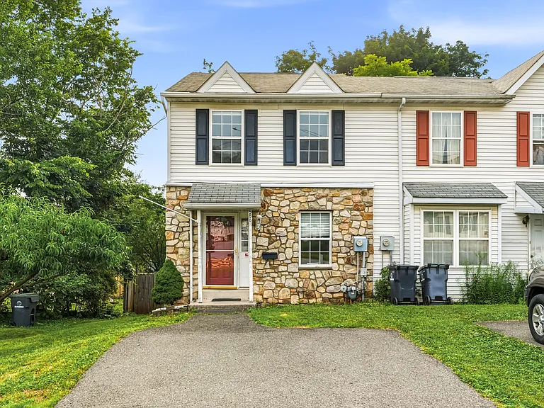 Exterior Front / Driveway Parking