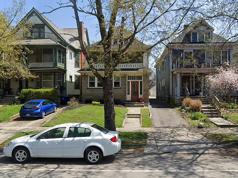 303 Richmond Ave #3