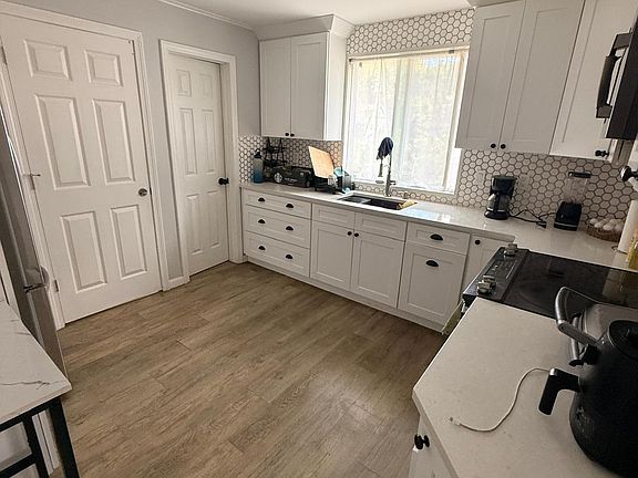 4th image of 64 Horace St Floor 2