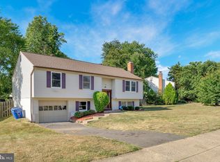 1257 Magnolia Ln, Herndon, VA 20170