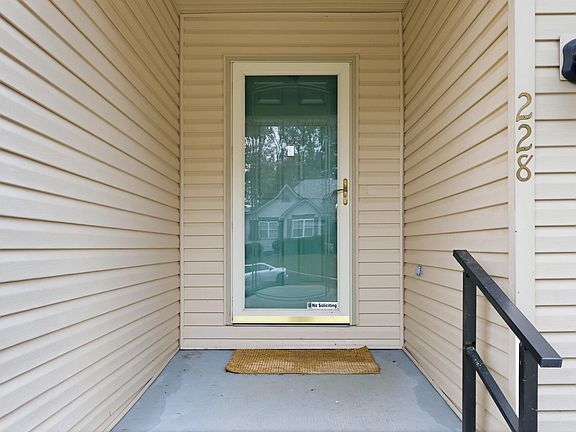 3rd image of 228 Colony Blvd