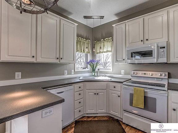 2nd image of 4011 N 147th St