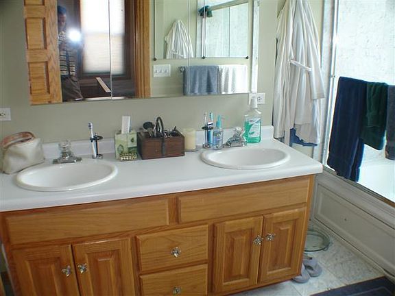4th image of 2610 N Dayton St #3