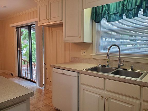 5th image of 208 Timberlane Dr