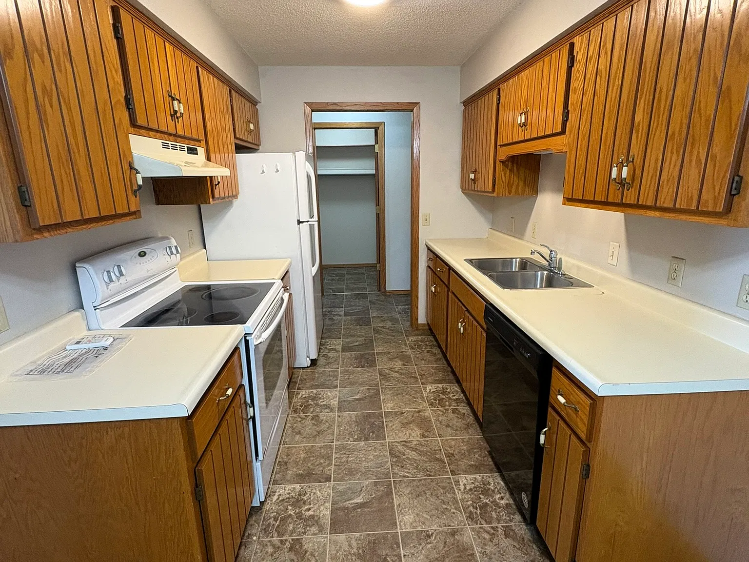 3 bed, 1050 sqft, $999 — Photo 1