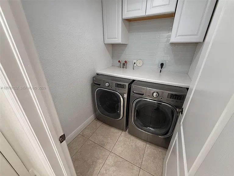 2250 SE 19th Ave — Photo 25