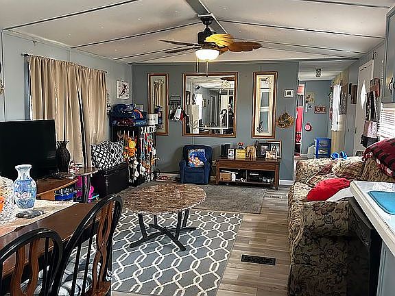 2nd image of 3070 Autumn Lake Dr