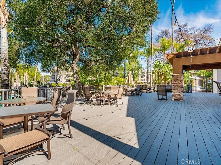 5565 Canoga Ave #307 — Photo 31