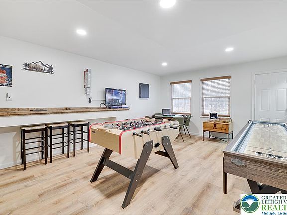 5th image of 18 New Birch St