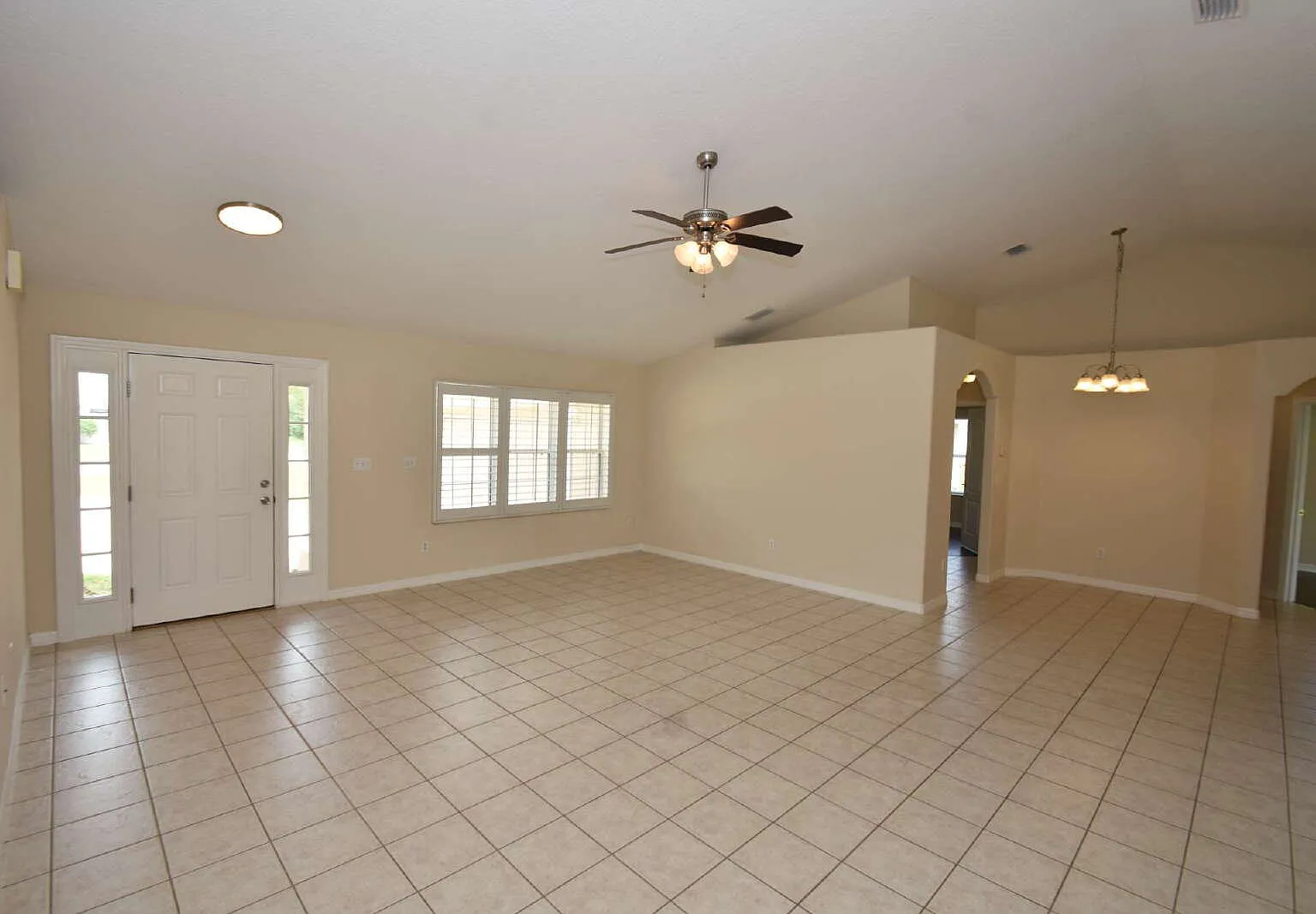 3 bed, 2.0 bath, 1680 sqft, $2,100 — Photo 3