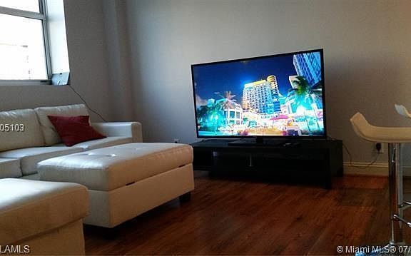 4th image of 111 E Flagler St APT 607