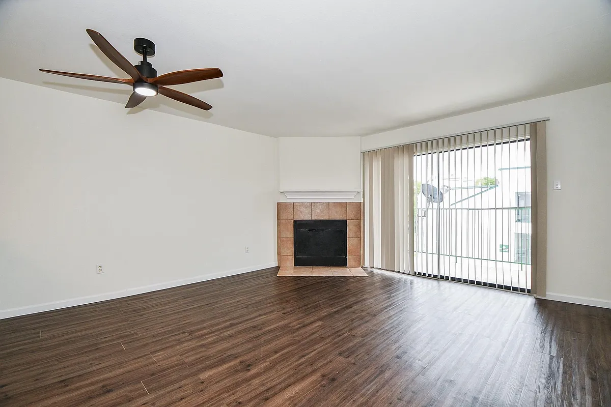 Building Photo - 2824 S Bartell Dr #311