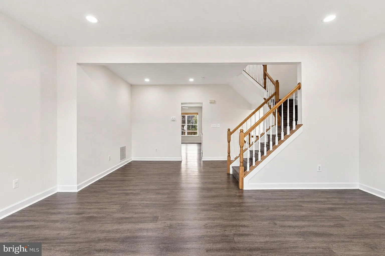 3 bed, 4.0 bath, 2026 sqft, $3,100 — Photo 3