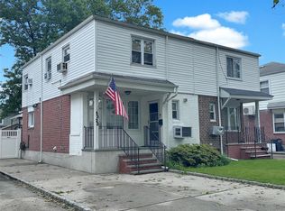 5323 206th St, Oakland Gardens, NY 11364
