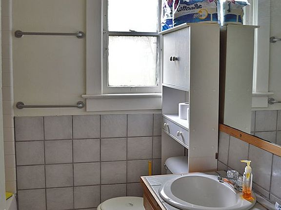 1st floor full bathroom