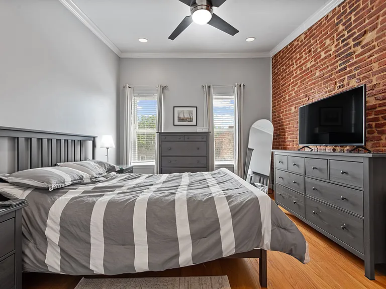 8 E Randall St — Photo 14
