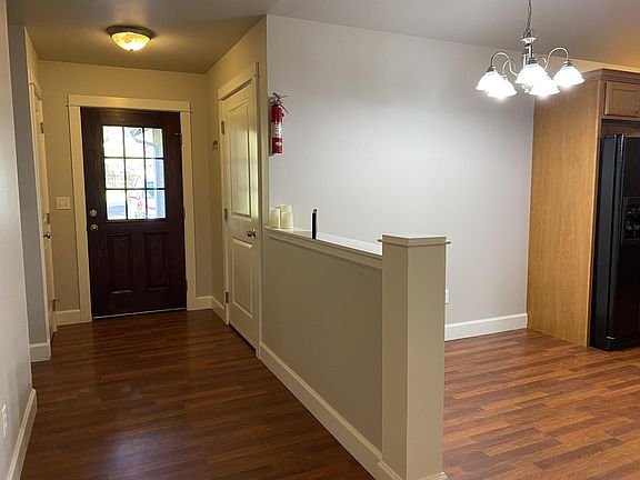 3rd image of 620 E Wood Ln