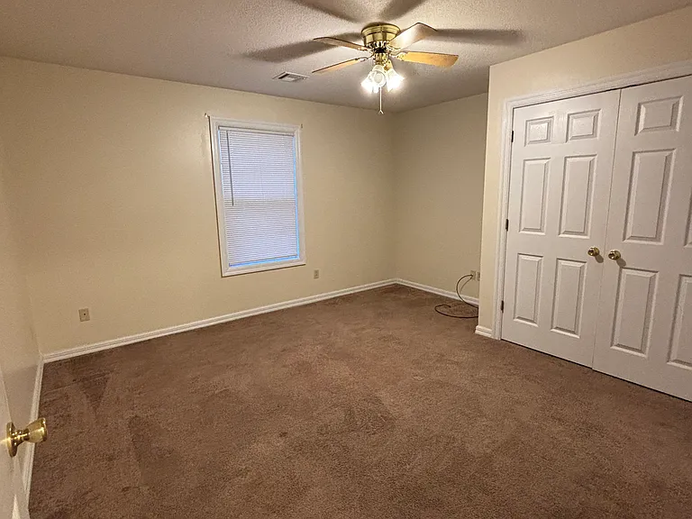 1106 Marie Ln — Photo 4
