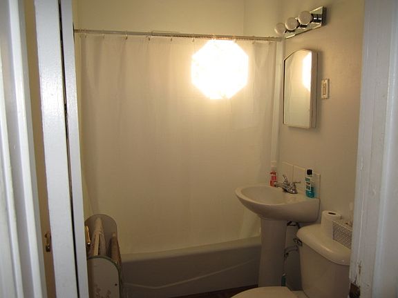 5th image of 224 Johnson St