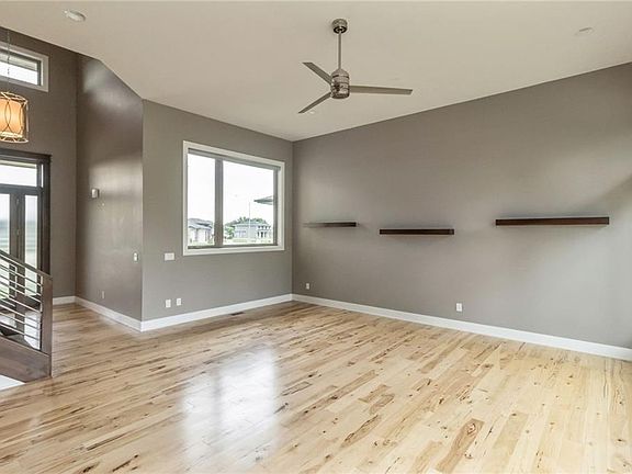 4th image of 935 65th St